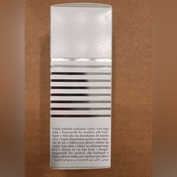 Flawless skin is here!Sisley Paris Cleansing Milk with White Lily all skin types - Picture 7 of 7